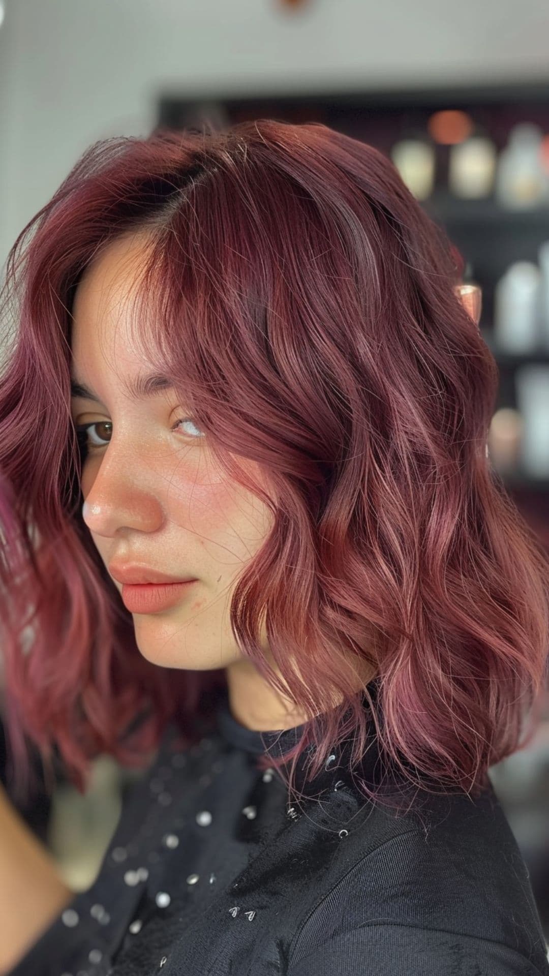 A woman modelling a mulled wine hair.